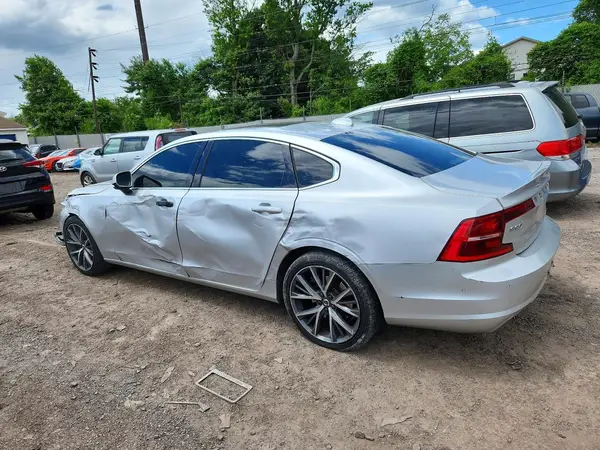 LVY982AK0JP018706 2018 VOLVO S90 - Image 2