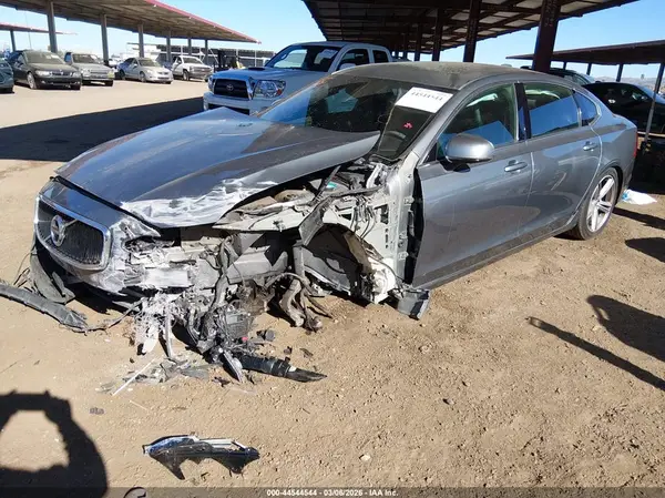 LVY982AK4JP018725 2018 VOLVO S90 - Image 2