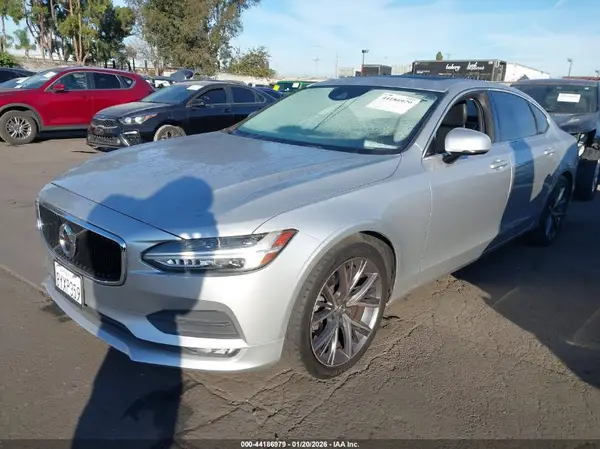 LVY982AK6JP004308 2018 VOLVO S90 - Image 2