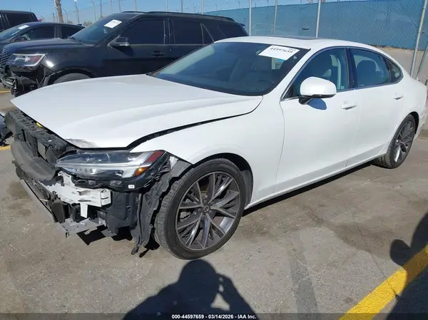 LVY982AK7JP030139 2018 VOLVO S90 - Image 2