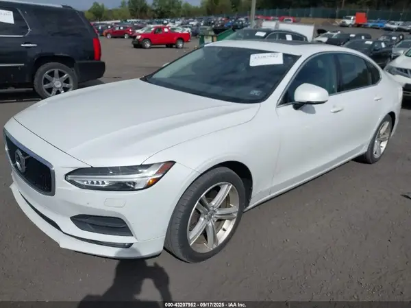 LVY982MK1JP018886 2018 VOLVO S90 - Image 2