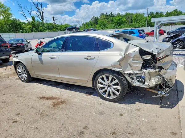 LVY982MK1JP032917 2018 VOLVO S90 - Image 2