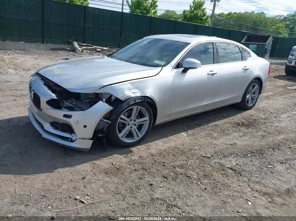 LVY982MK2JP015379 2018 VOLVO S90 - Image 2