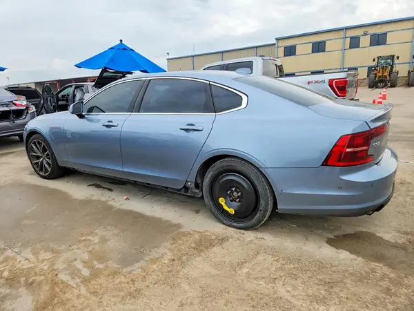 LVY982MK2JP037592 2018 VOLVO S90 - Image 2
