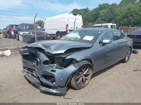 LVY982MK3JP008523 2018 VOLVO S90 - Image 2