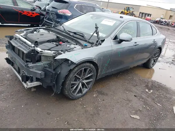 LVY982MK5JP031138 2018 VOLVO S90 - Image 2