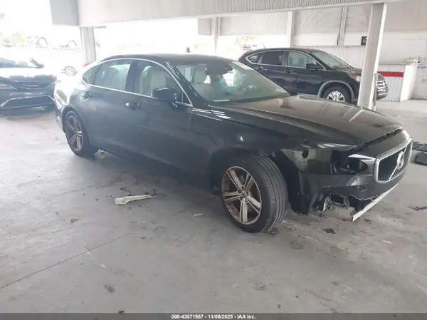 LVY982MKXJP016828 2018 VOLVO S90 - Image 1
