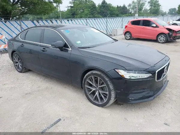 LVY992MKXJP036588 2018 VOLVO S90 - Image 1