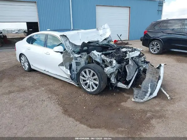LVY992ML2JP031071 2018 VOLVO S90 - Image 1