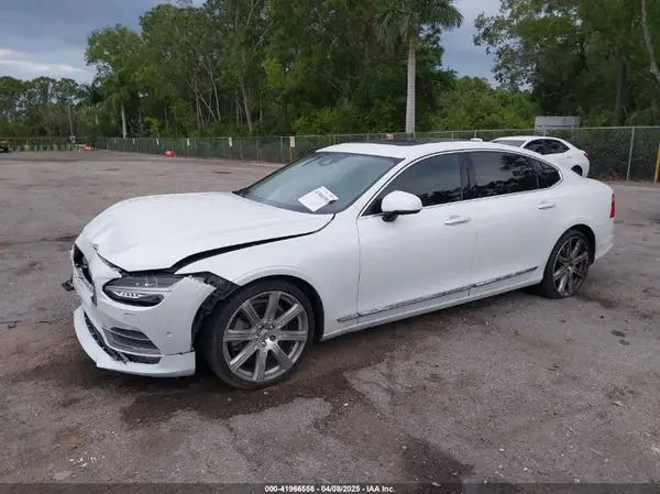 LVY992ML3JP005482 2018 VOLVO S90 - Image 2