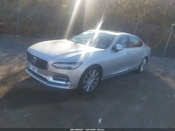 LVY992ML5JP018556 2018 VOLVO S90 - Image 2
