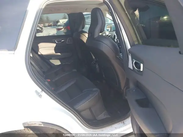 LYV062RL5NB975014 2022 VOLVO XC60 - Image 8