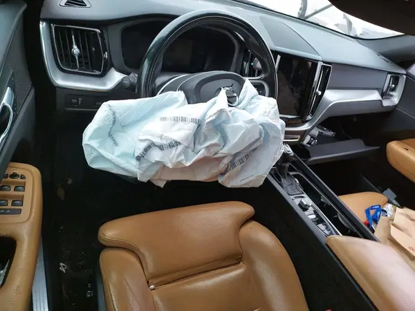LYV102DK1KB242832 2019 VOLVO XC60 - Image 8