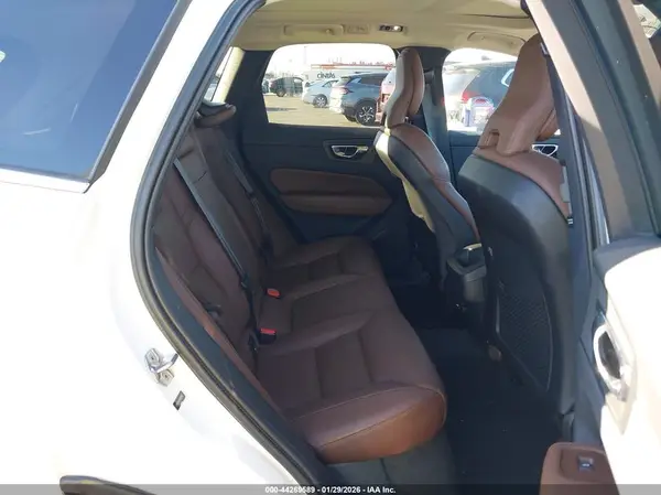 LYV102DK2KB201805 2019 VOLVO XC60 - Image 8