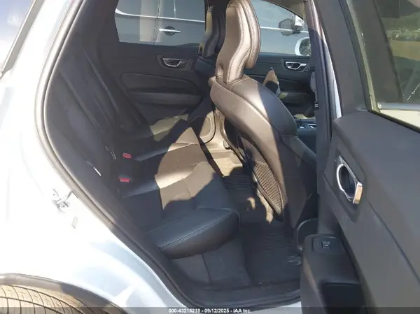 LYV102DK5KB307715 2019 VOLVO XC60 - Image 8