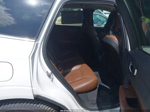 LYV102DK6KB176696 2019 VOLVO XC60 - Image 8