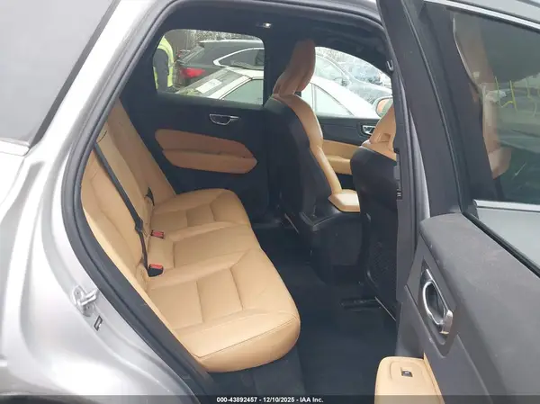 LYV102DK8KB205471 2019 VOLVO XC60 - Image 8