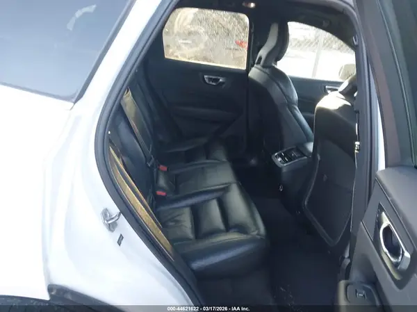 LYV102DL2KB284628 2019 VOLVO XC60 - Image 8