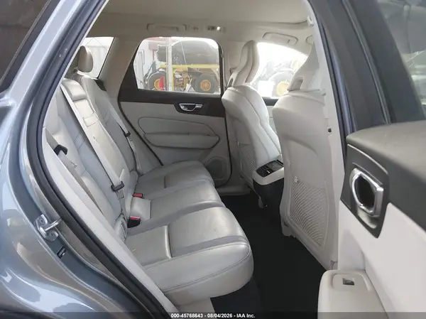 LYV102DL4KB274411 2019 VOLVO XC60 - Image 8