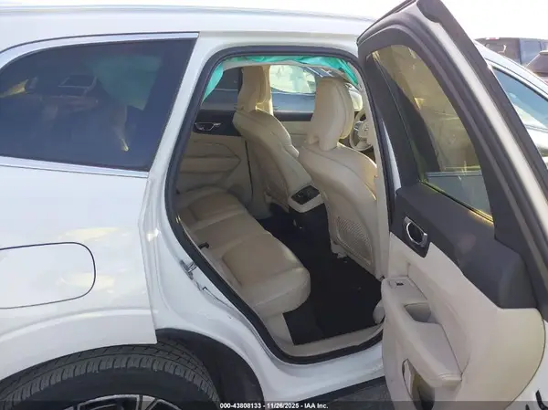 LYV102DL4KB288874 2019 VOLVO XC60 - Image 8