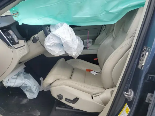 2019 VOLVO XC60 auction photo 7