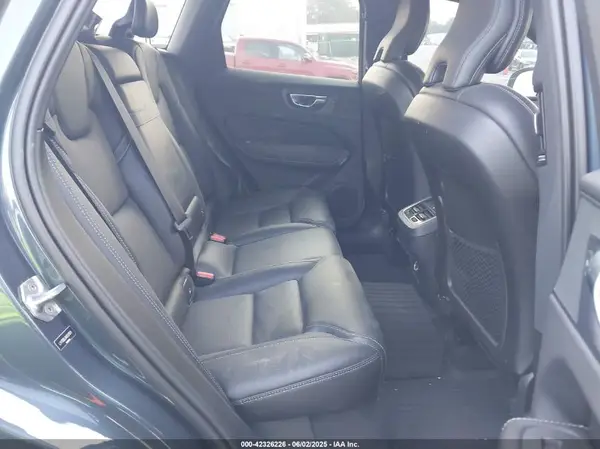 LYV102DL8KB331581 2019 VOLVO XC60 - Image 8
