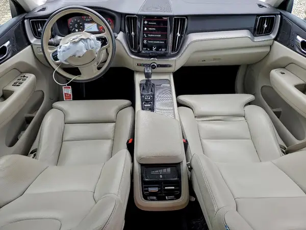 LYV102DL9KB278499 2019 VOLVO XC60 - Image 8