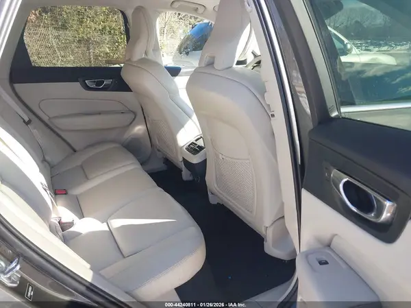 LYV102DL9KB288224 2019 VOLVO XC60 - Image 8