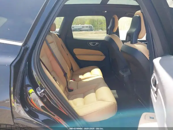 LYV102RK1JB113951 2018 VOLVO XC60 - Image 8