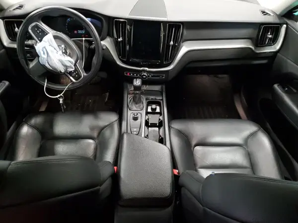 LYV102RK3JB082217 2018 VOLVO XC60 - Image 8