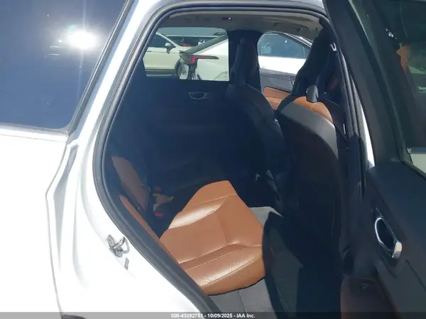 LYV102RK3JB116768 2018 VOLVO XC60 - Image 8
