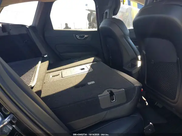 LYV102RK4JB088057 2018 VOLVO XC60 - Image 8