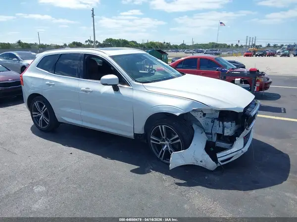 LYV102RK4JB110350 2018 VOLVO XC60 - Image 1
