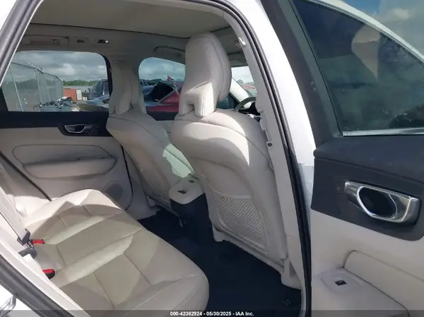 LYV102RK4KB308332 2019 VOLVO XC60 - Image 8