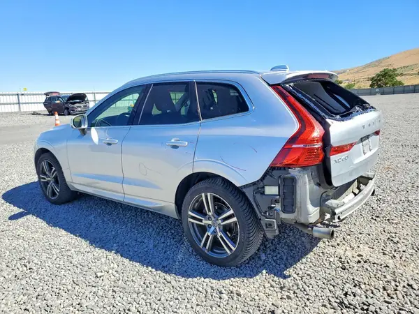 LYV102RK5JB073082 2018 VOLVO XC60 - Image 2