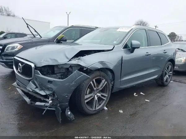 LYV102RK5JB110406 2018 VOLVO XC60 - Image 2