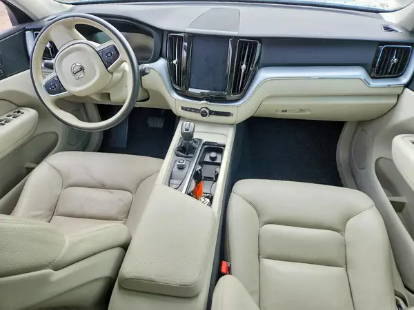LYV102RK6JB069834 2018 VOLVO XC60 - Image 8