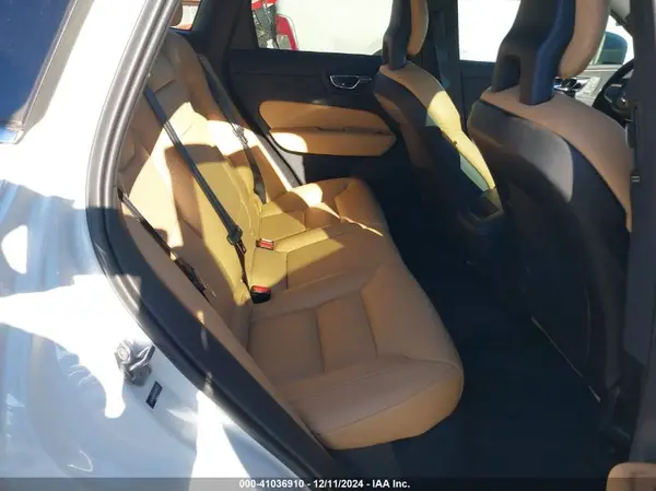 LYV102RK6JB106557 2018 VOLVO XC60 - Image 8
