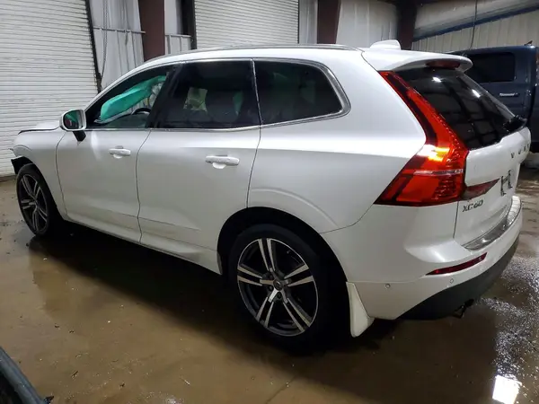 LYV102RK6JB111113 2018 VOLVO XC60 - Image 2