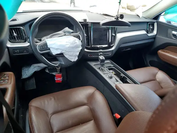 LYV102RK6JB111113 2018 VOLVO XC60 - Image 8