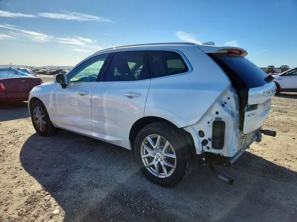 LYV102RK7JB083371 2018 VOLVO XC60 - Image 2
