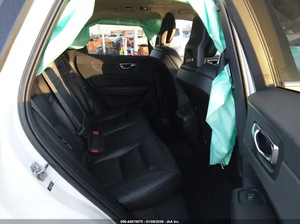 LYV102RK7JB100735 2018 VOLVO XC60 - Image 8