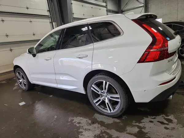 LYV102RK7KB275830 2019 VOLVO XC60 - Image 2