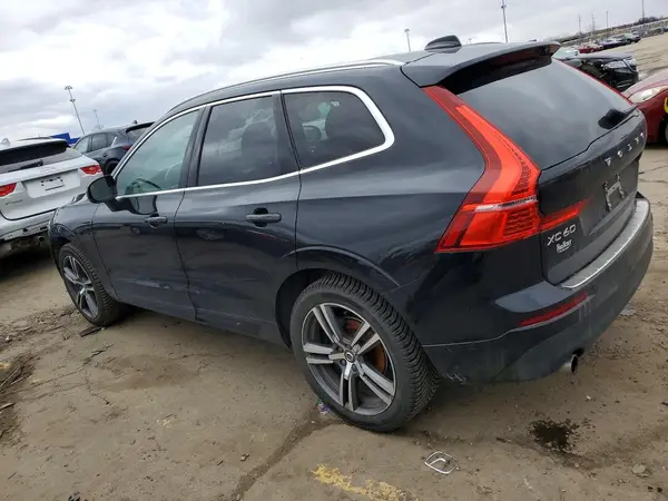 LYV102RK8JB073917 2018 VOLVO XC60 - Image 2
