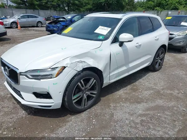 LYV102RK8JB082486 2018 VOLVO XC60 - Image 2