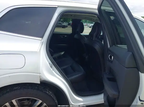 LYV102RK8JB082486 2018 VOLVO XC60 - Image 8