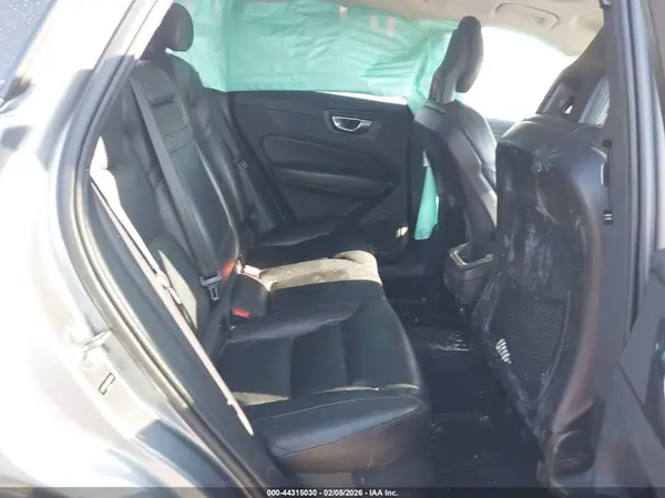 LYV102RK8JB083699 2018 VOLVO XC60 - Image 8