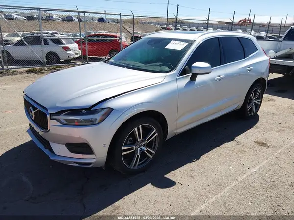 LYV102RK8JB117611 2018 VOLVO XC60 - Image 2