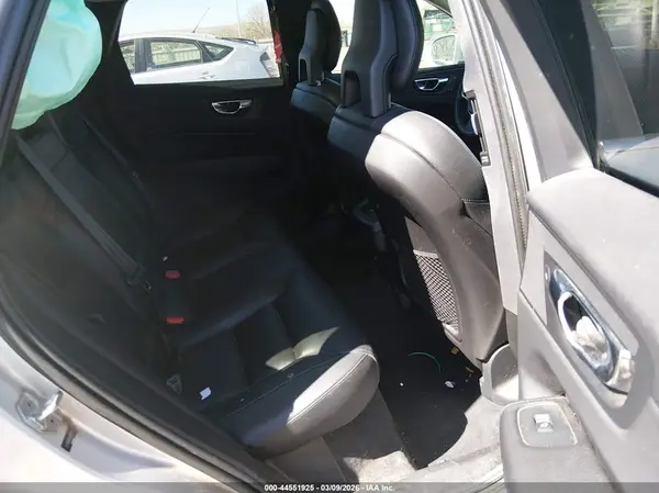 LYV102RK8JB117611 2018 VOLVO XC60 - Image 8