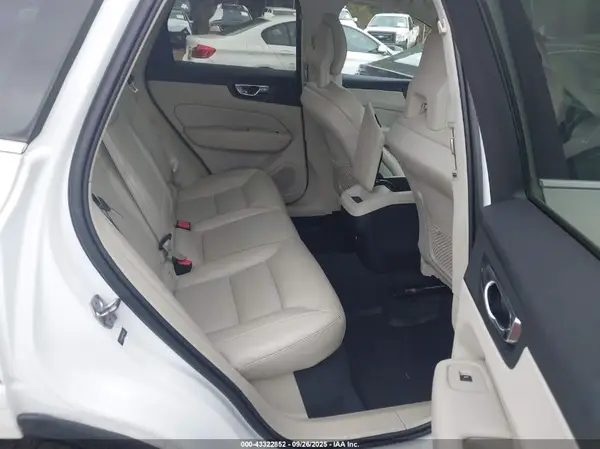 LYV102RKXJB102267 2018 VOLVO XC60 - Image 8